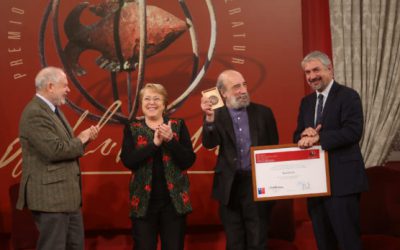 Raúl Zurita recibe Premio Pablo Neruda